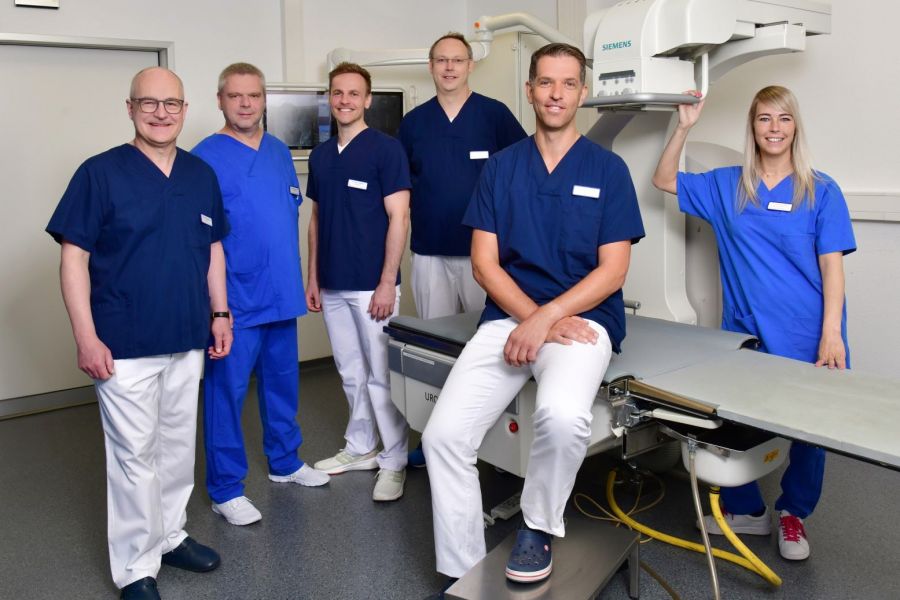 Das sechsköpfige Team des Lasercentrums im Behandlungsraum. 
