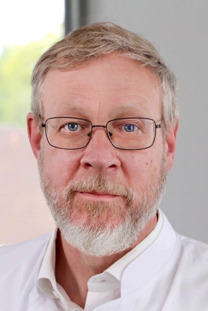 Dr. med. Dr. phil Matthias Oelke